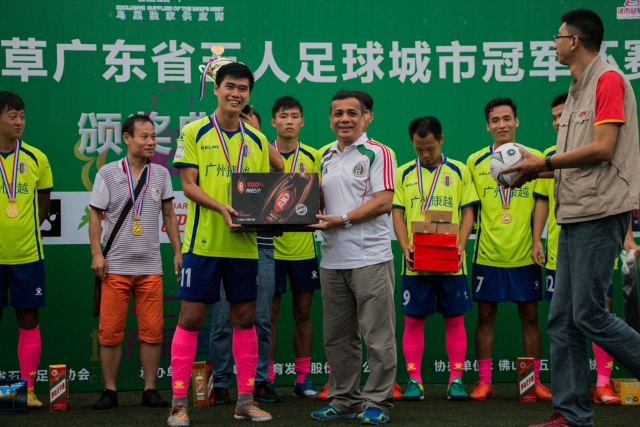 国安后防球员伤病缠身，夏窗转会浙江搁浅